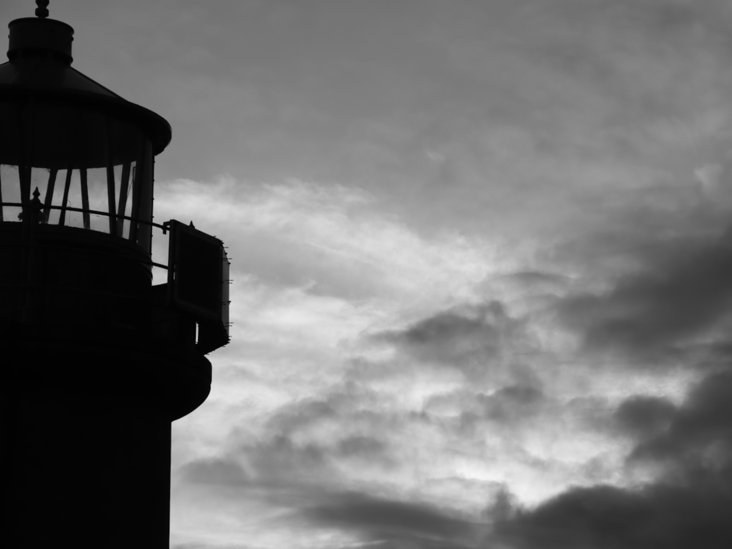 Black and white photo of Dub Laoghaire pier lighthouse